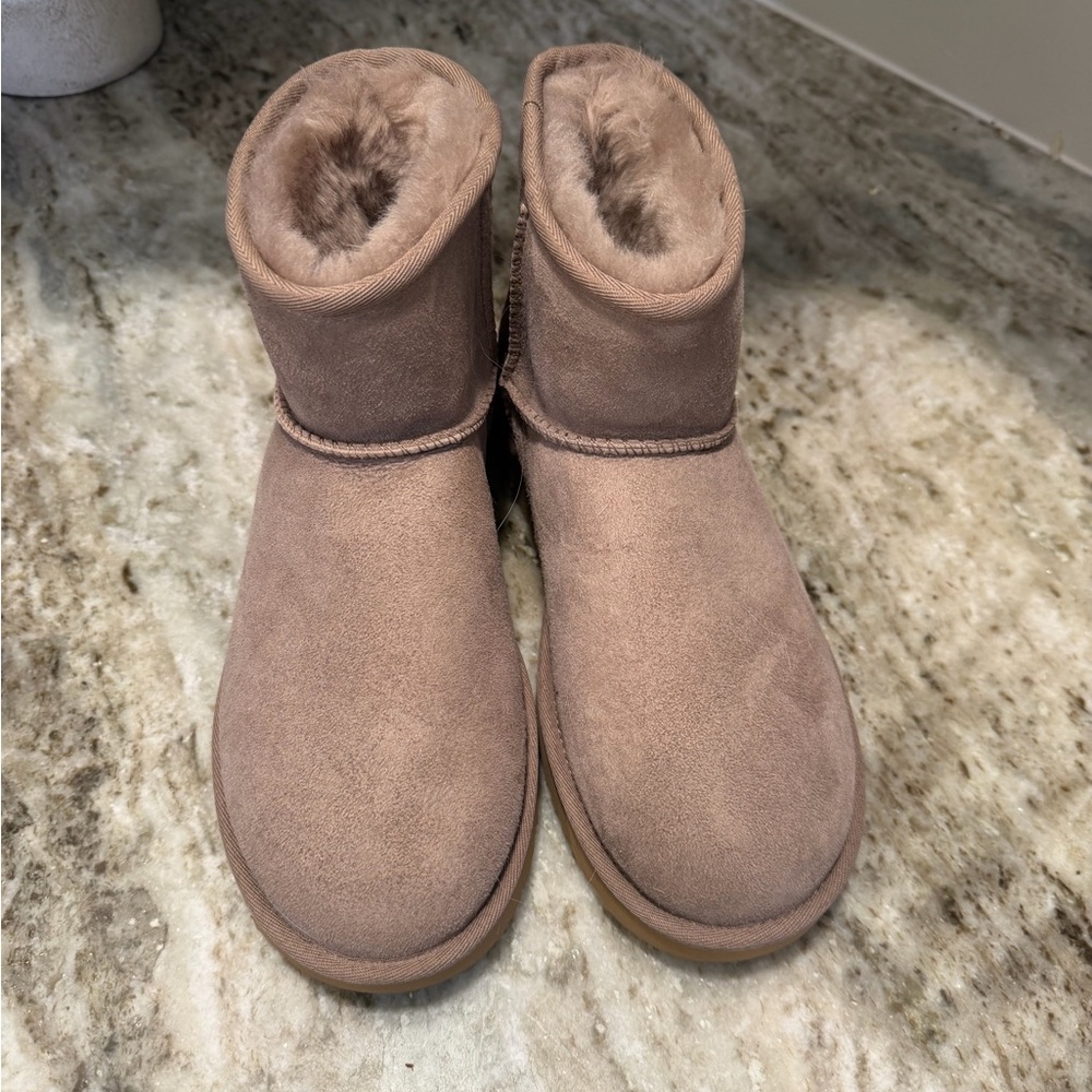 Caribou Ugg mini II